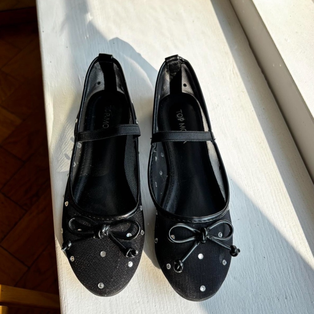 TOP Moda Black Flats with Decorative Bows